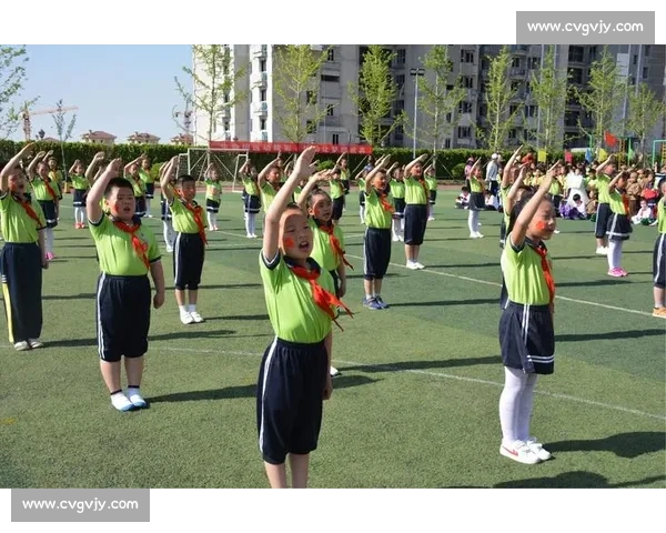 《奋勇向前齐心协力小学队列队形比赛口号激励学生勇攀高峰》